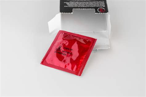 Blowjob ohne Kondom gegen Aufpreis Hure 